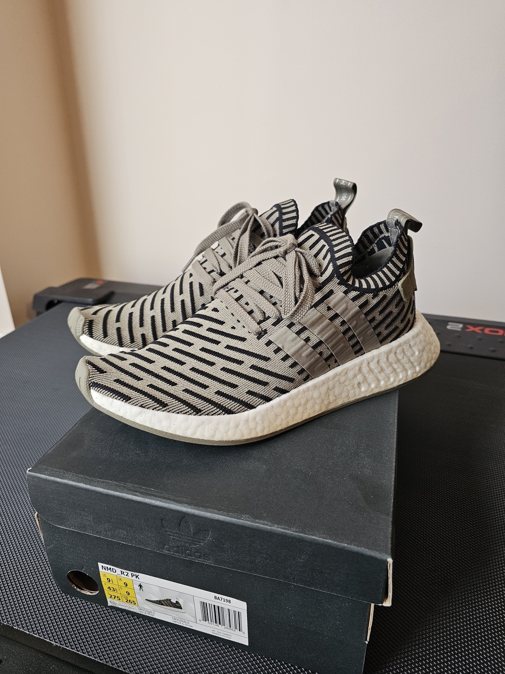 Adidas NMD R2 Primeknit